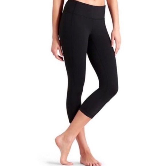Athleta Women’s Chaturanaga Capri Crop Leggings (21" Inseam), Black - Picture 1 of 7